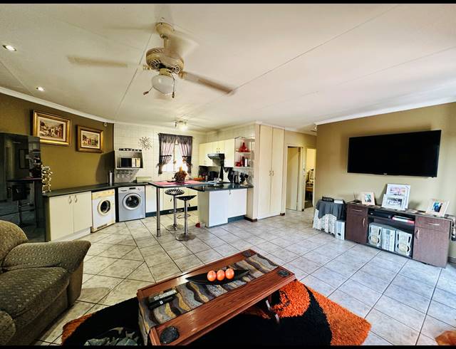 2 BEDROOM CLUSTER FOR SALE IN UNION